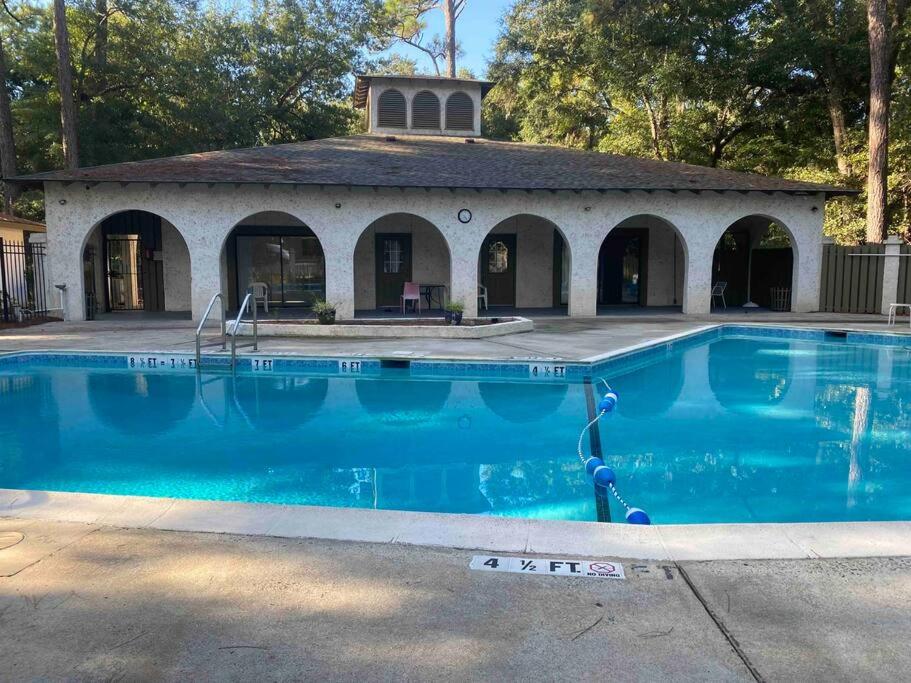 Elegant 2-bedroom pet-friendly villa w 2 parking spaces